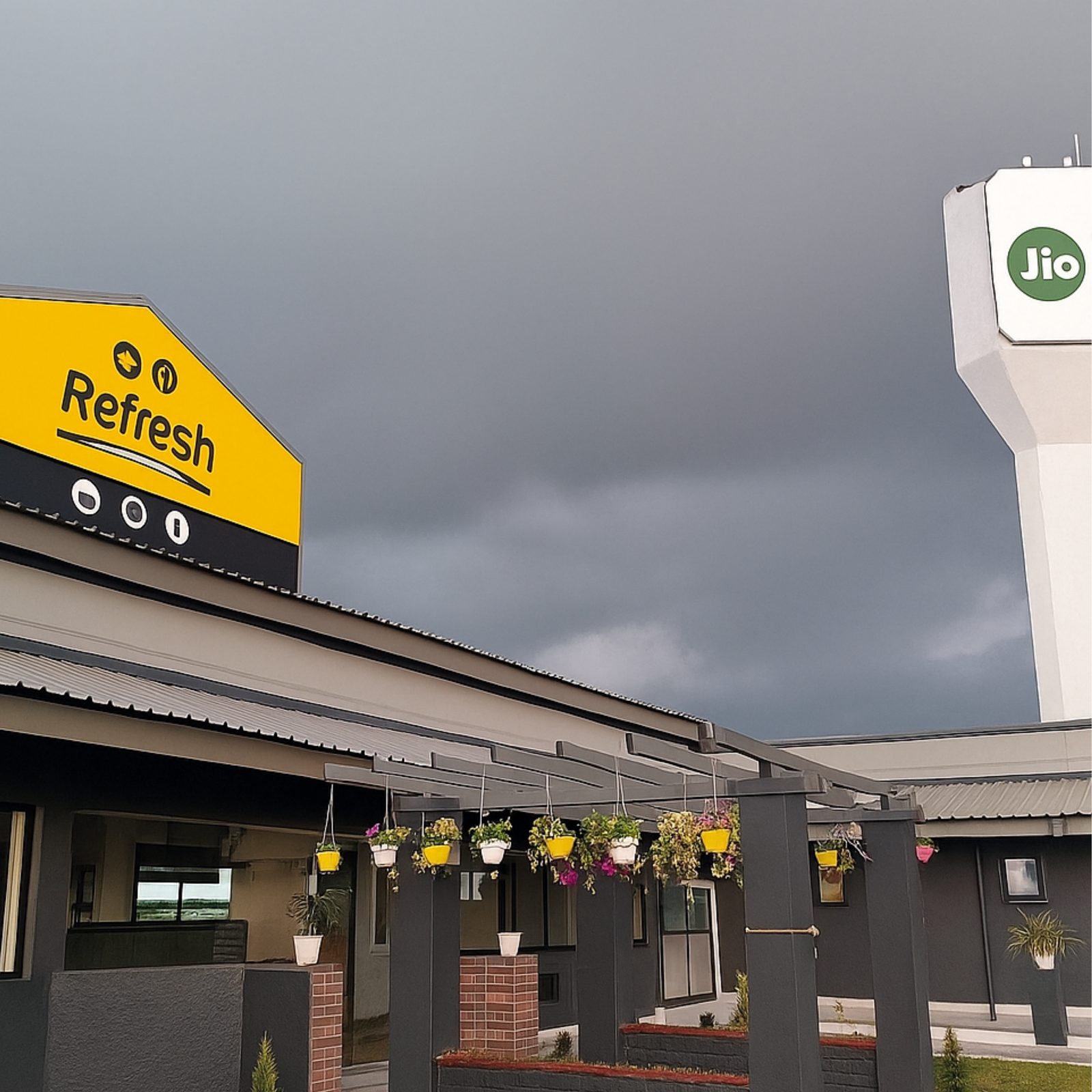 Jio-bp Refresh Plaza